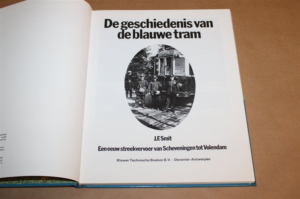 De Blauwe Tram — Een Eeuw Streekvervoer in Holland, Boeken, Ophalen of Verzenden, Gelezen, Tractor en Landbouw