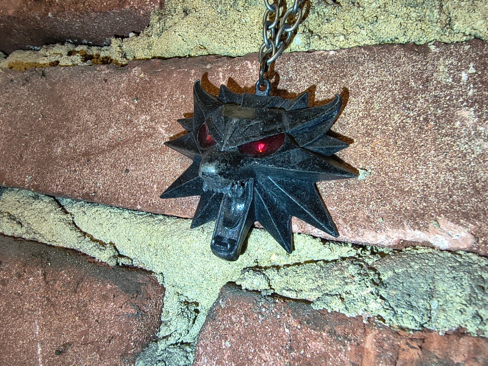 The Witcher Medaillon Ketting - Zilverkleurig, Gebruikt, Zwart, Ophalen of Verzenden, Overige materialen