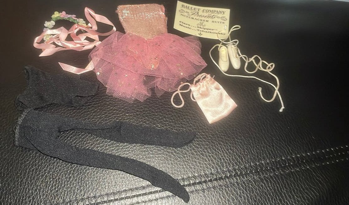 Barbie vintage Skipper Ballet Class#1905 uit 1964, Ophalen of Verzenden, Zo goed als nieuw, Kleertjes
