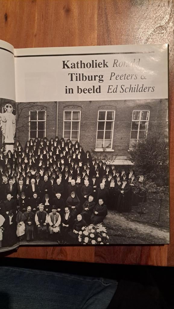 Katholiek Tilburg in beeld - Ronald Peeters & Ed Schilders, Ophalen of Verzenden, Gelezen, Ronald Peeters & Ed Schilders, Christendom | Katholiek