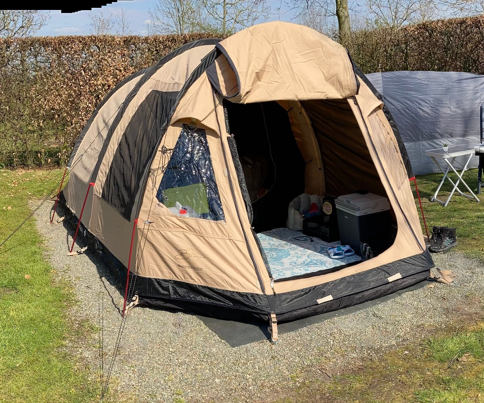 Mustang 220 RSTC tent, beige, 2,20 m lang met accessoires, Caravans en Kamperen, Ophalen, Zo goed als nieuw
