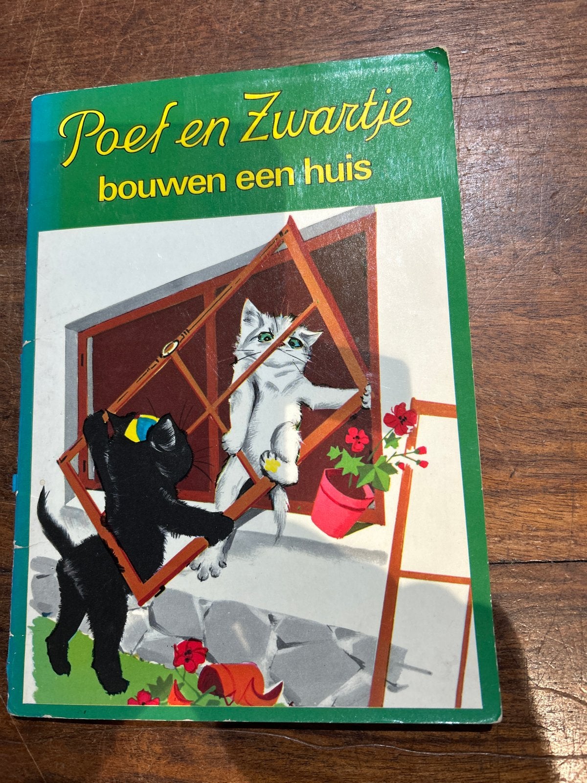 Poef en Zwartje bouwen een huis - Pierre Probst, Ophalen of Verzenden, Gelezen, Fictie algemeen