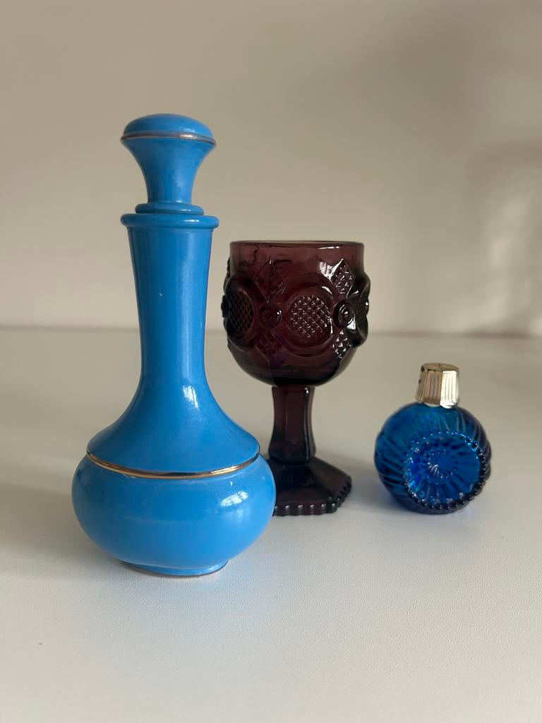 Set van 2 Vintage Avon Parfumflesjes - blauw glas goud, Ophalen of Verzenden, Gebruikt, Parfumfles