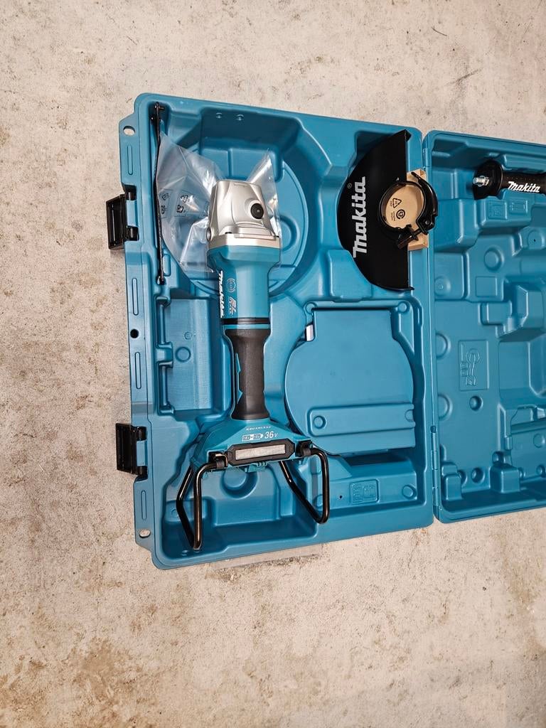 Makita Haakse Slijper 2x18 V - Nieuw in Koffer, Ophalen of Verzenden, Nieuw, Minder dan 700 watt, Haakse handslijpmachine