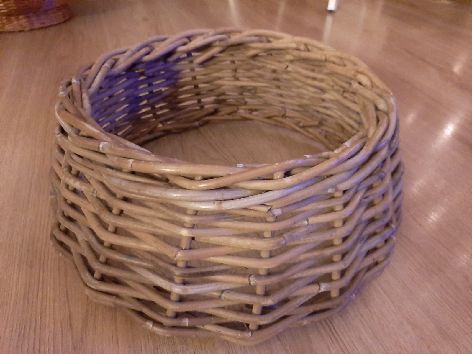 Rieten kerstboommand, Ophalen