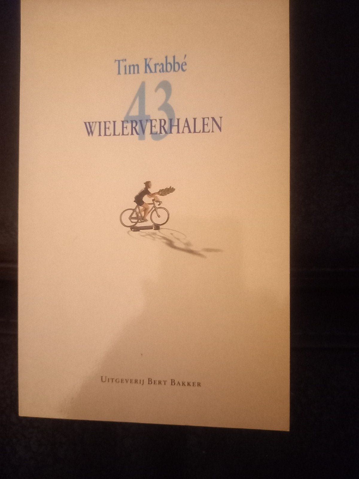 Tim Krabbé - 43 Wielerverhalen (1984), Boeken, Tim Krabbé, Nieuw, Lopen en Fietsen, Ophalen of Verzenden