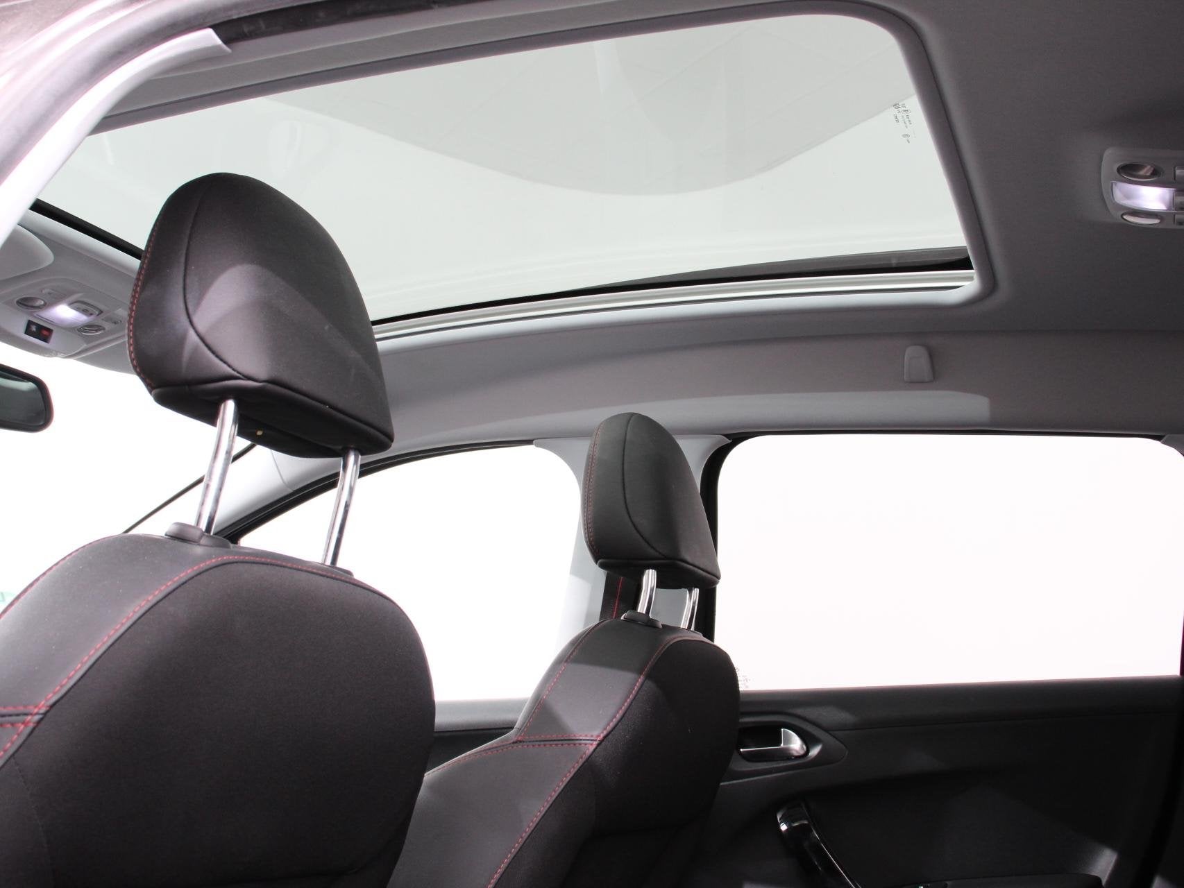 Peugeot 2008 1.2 110pk Turbo PureTech GT-line Handel/Export!, Voorwielaandrijving, Stof, Origineel Nederlands, Handgeschakeld