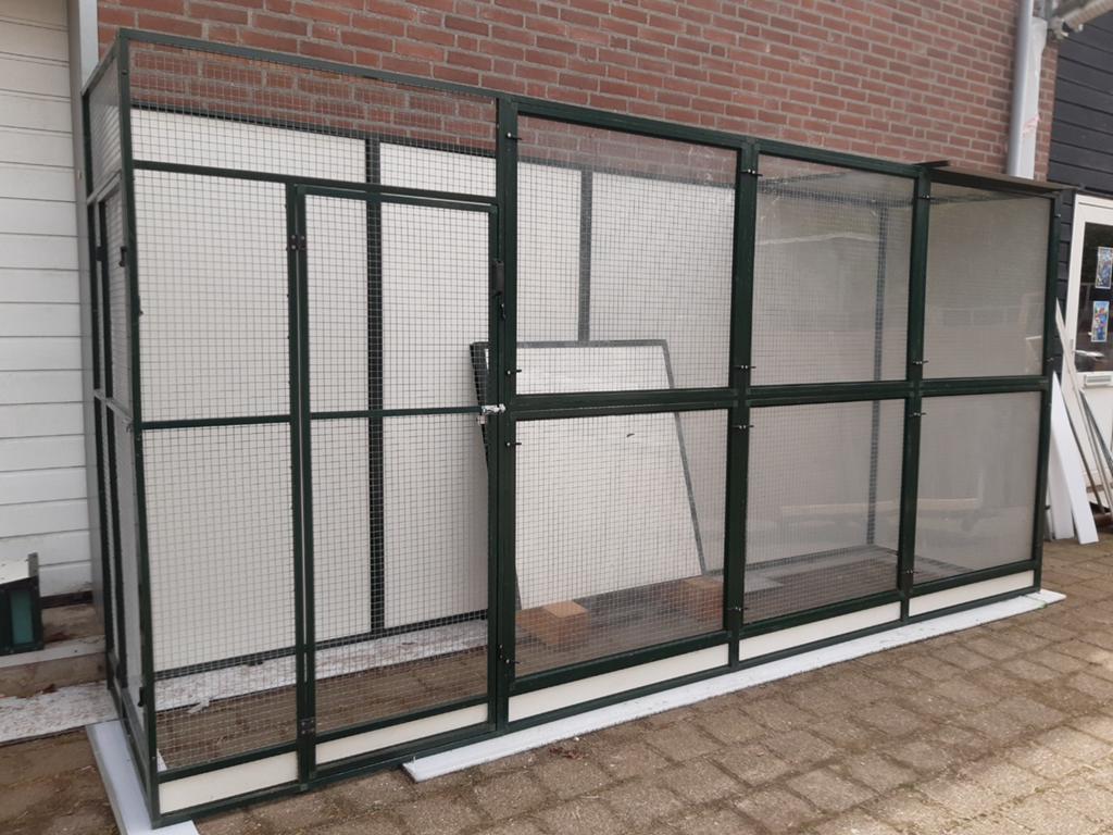 Grote groene aluminium voliere met voorzerramen, Dieren en Toebehoren, Ophalen, Gebruikt, Aluminium, Volière