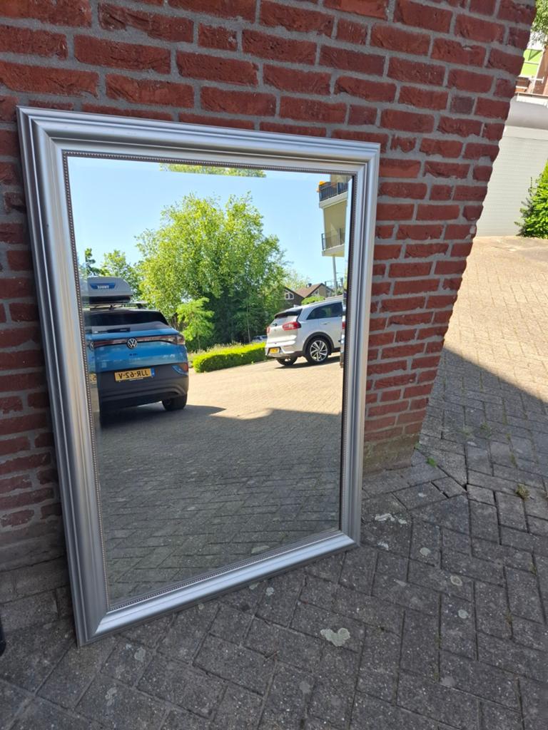 Grote zilverkleurige spiegel 93,5 x 130 cm, Gebruikt, 100 tot 150 cm, Ophalen of Verzenden, 75 tot 100 cm