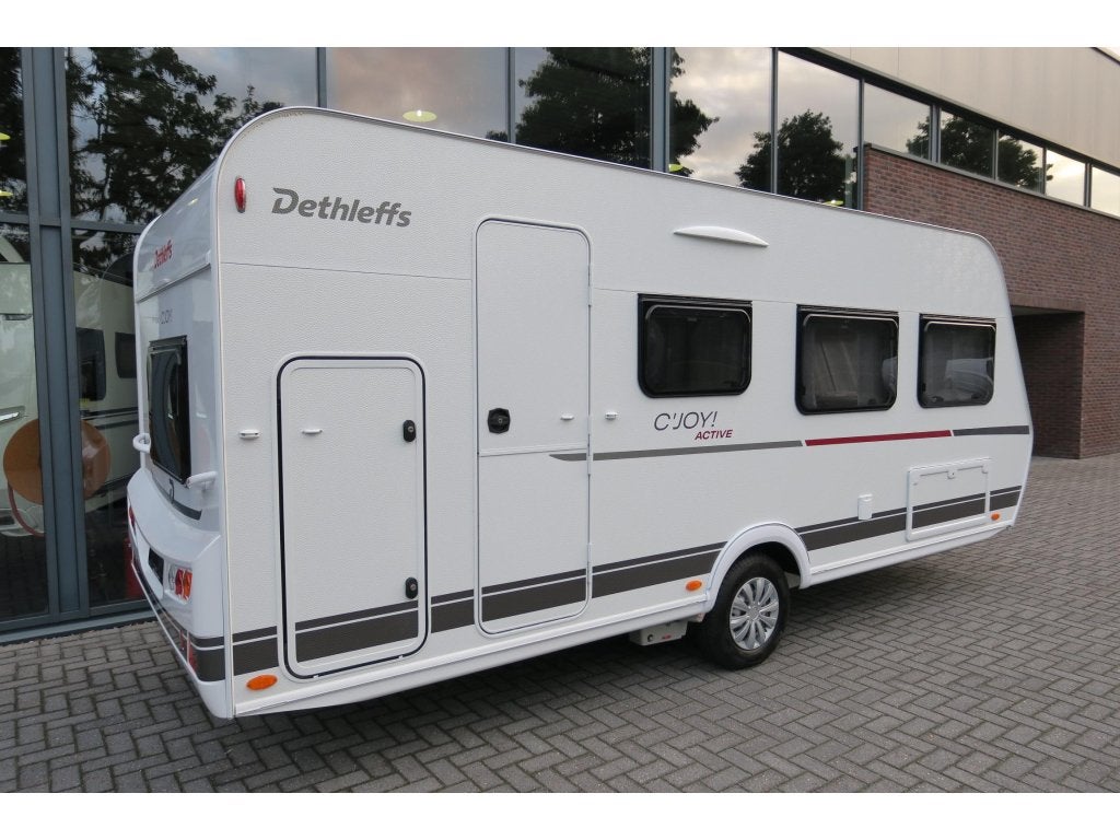 Dethleffs C'Joy 480 QLK STAPELBED+VASTBED+MOVER, Caravans en Kamperen, Standaardzit, Serviceluik, Bedrijf, Tot en met 6