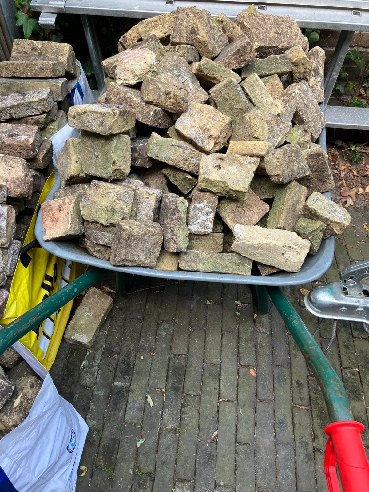 Friese geeltjes, Tuin en Terras, Tegels en Klinkers, Ophalen, Gebruikt, Overige materialen, Klinkers