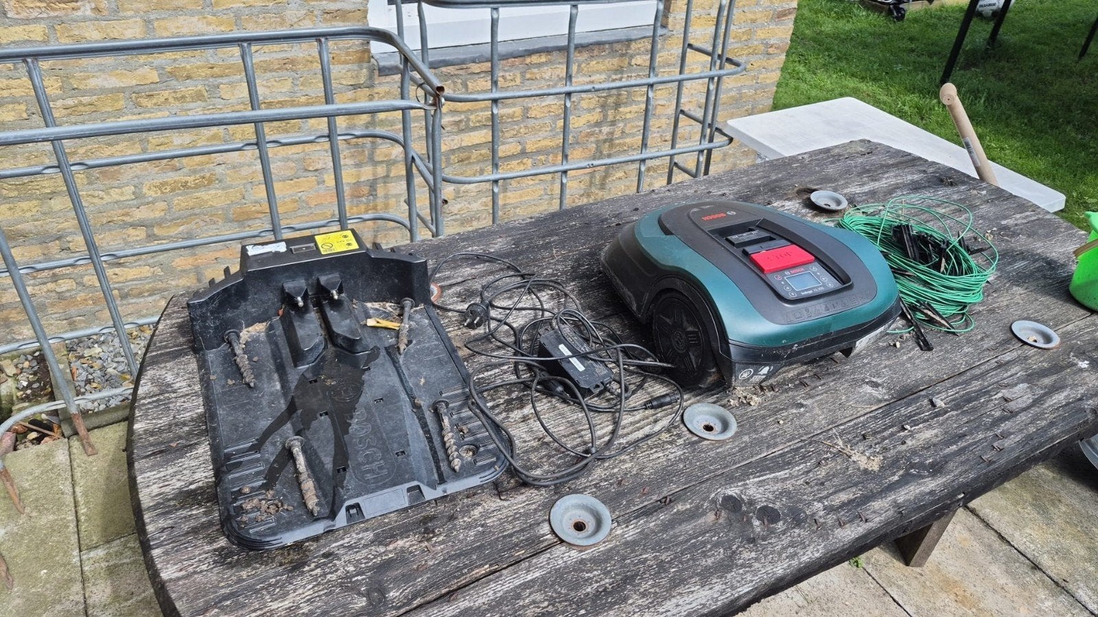 Bosch Indego XS 300 Robotmaaier, Tuin en Terras, Grasmaaiers, Gebruikt, Accu-grasmaaier, Minder dan 30 cm, Cirkelmaaier, Mulchfunctie