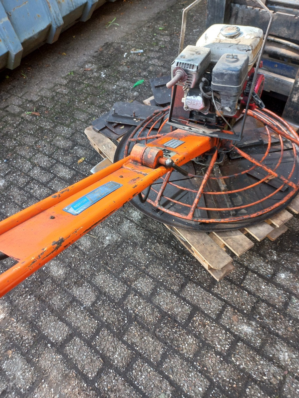 Norton Clipper MTA 36 Vlinderbetonmachine met Honda GX140, Ophalen, Gebruikt