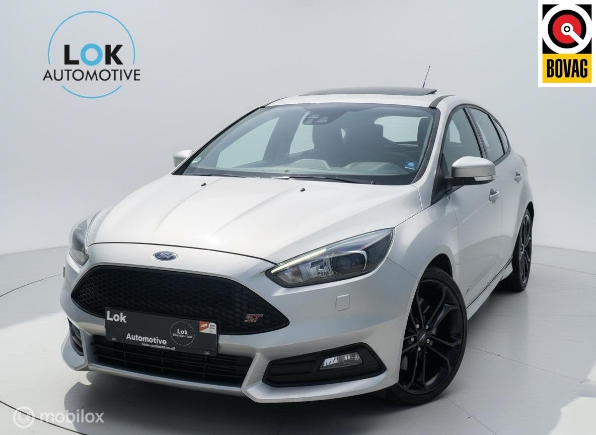 Ford Focus 2.0 ST DAK|RECARO|SONY|LED|CAMERA|STOEL/STUURVERW, 15 km/l, Gebruikt, Zwart, 4 cilinders