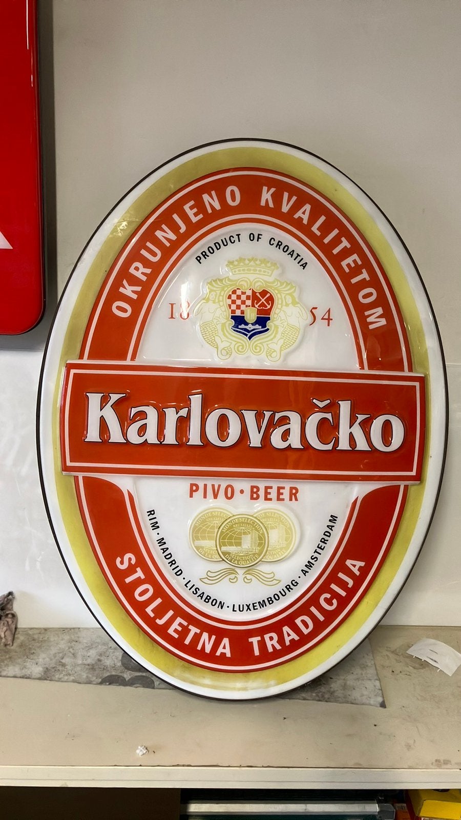 Grote bier lichtbak karlovacko, Verzamelen, Ophalen of Verzenden, Zo goed als nieuw, Reclamebord, Plaat of Schild, Overige merken