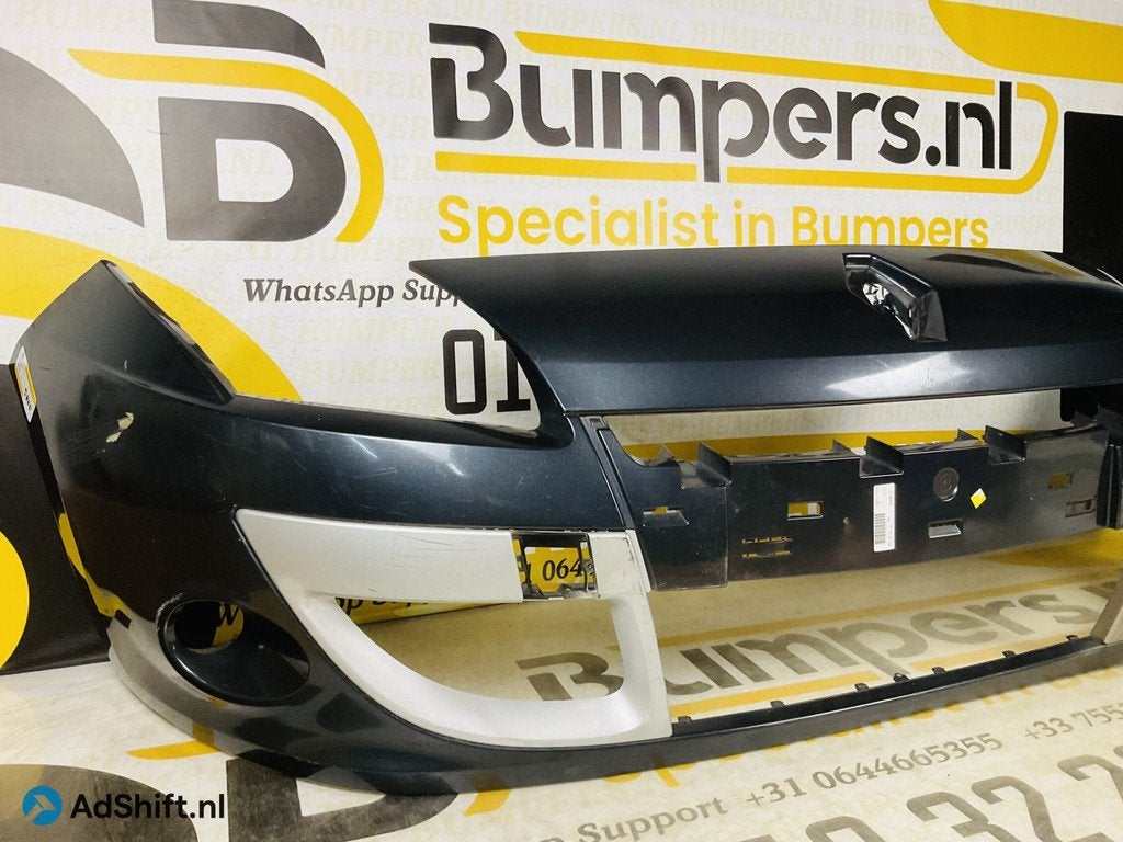 BUMPER Renault Scenic 3 2009-2012 VOORBUMPER 2-F6-5825z, Bumper