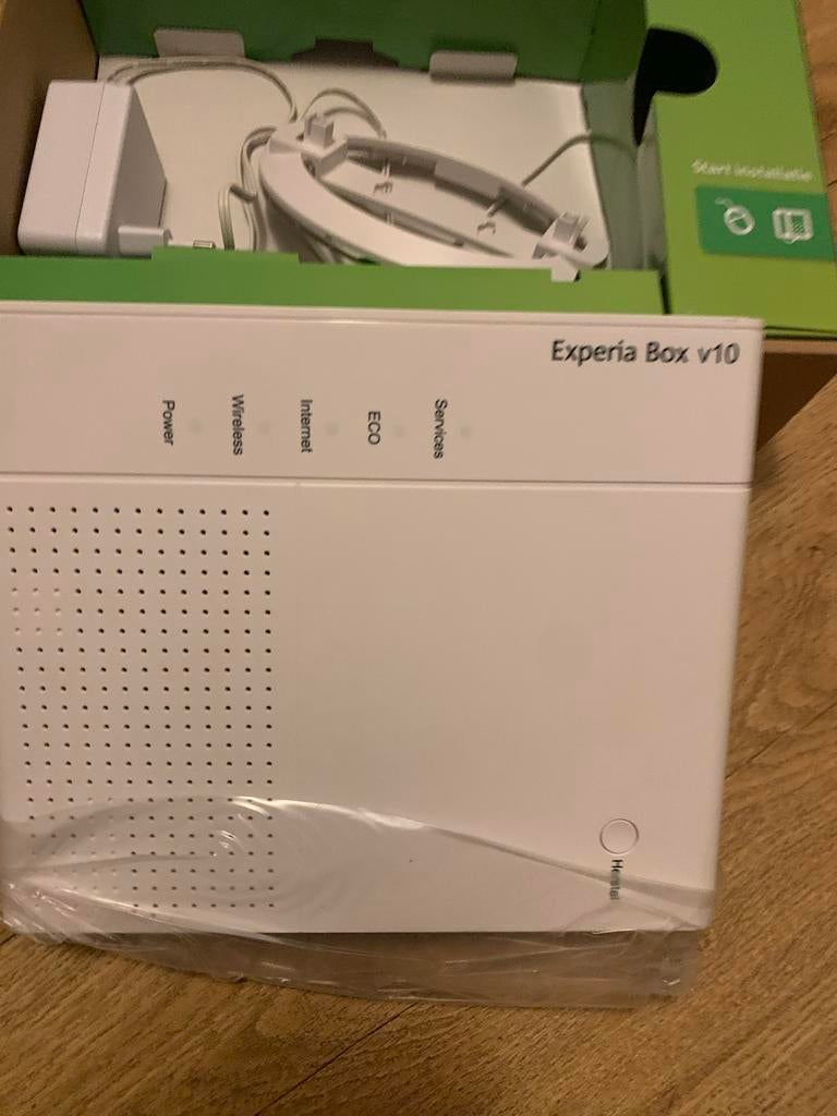 KPN Experia Box v10 Router met modem - Nieuw in doos, Computers en Software, Routers en Modems, Ophalen of Verzenden, Nieuw, Router met modem