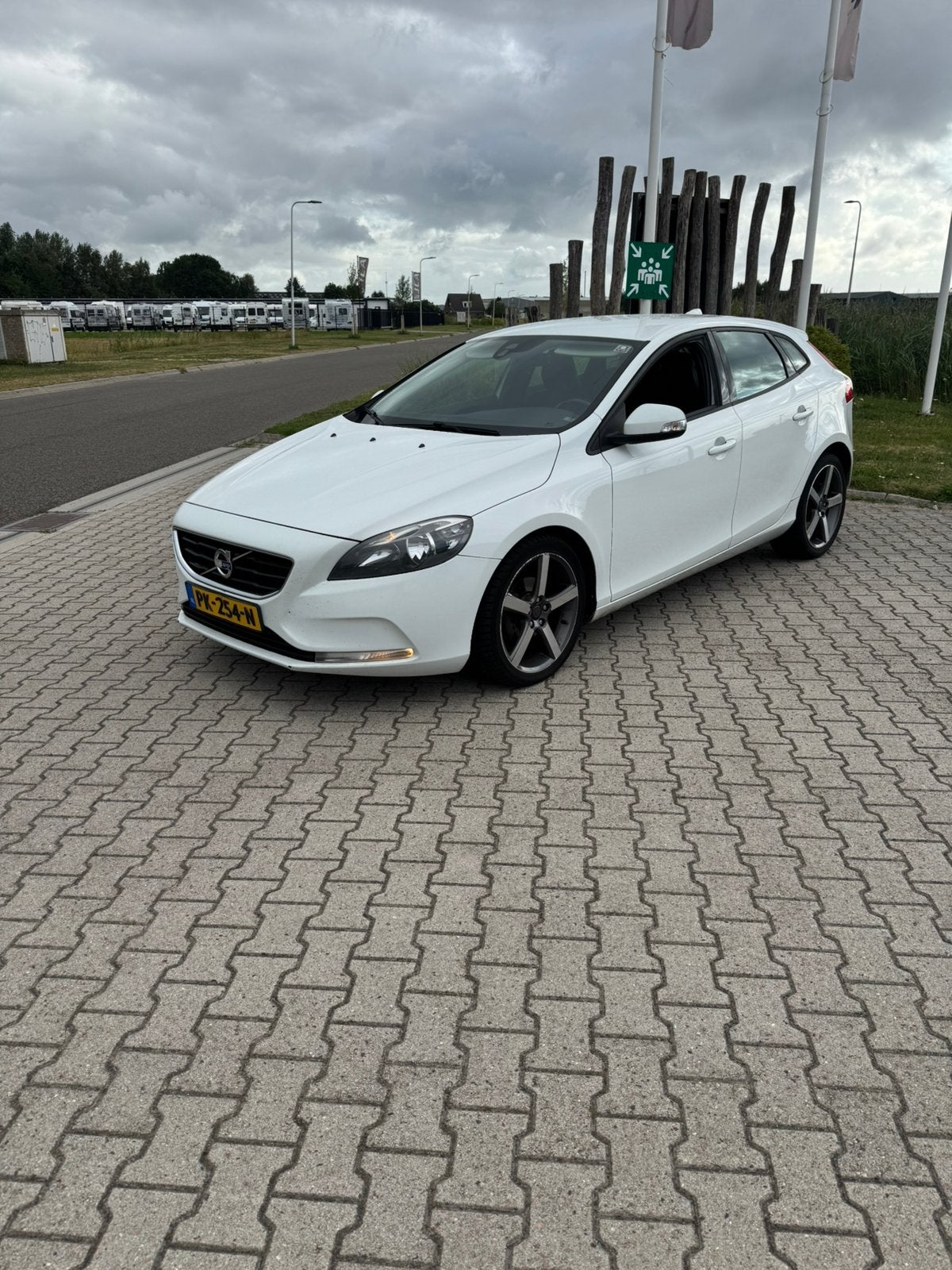 Volvo V40 1.6 D2 115PK 2013 Wit, Auto's, Volvo, Voorwielaandrijving, 4 cilinders, Wit, Bedrijf