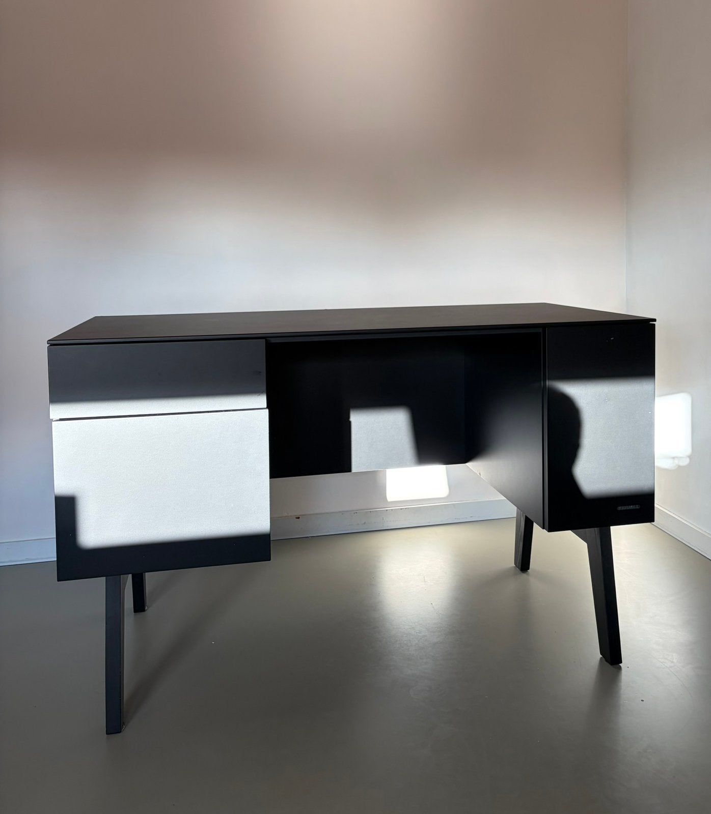Zwart bureau, Kidsmill, Huis en Inrichting, Bureaus, Ophalen, Zwart, Met lades, 126 cm