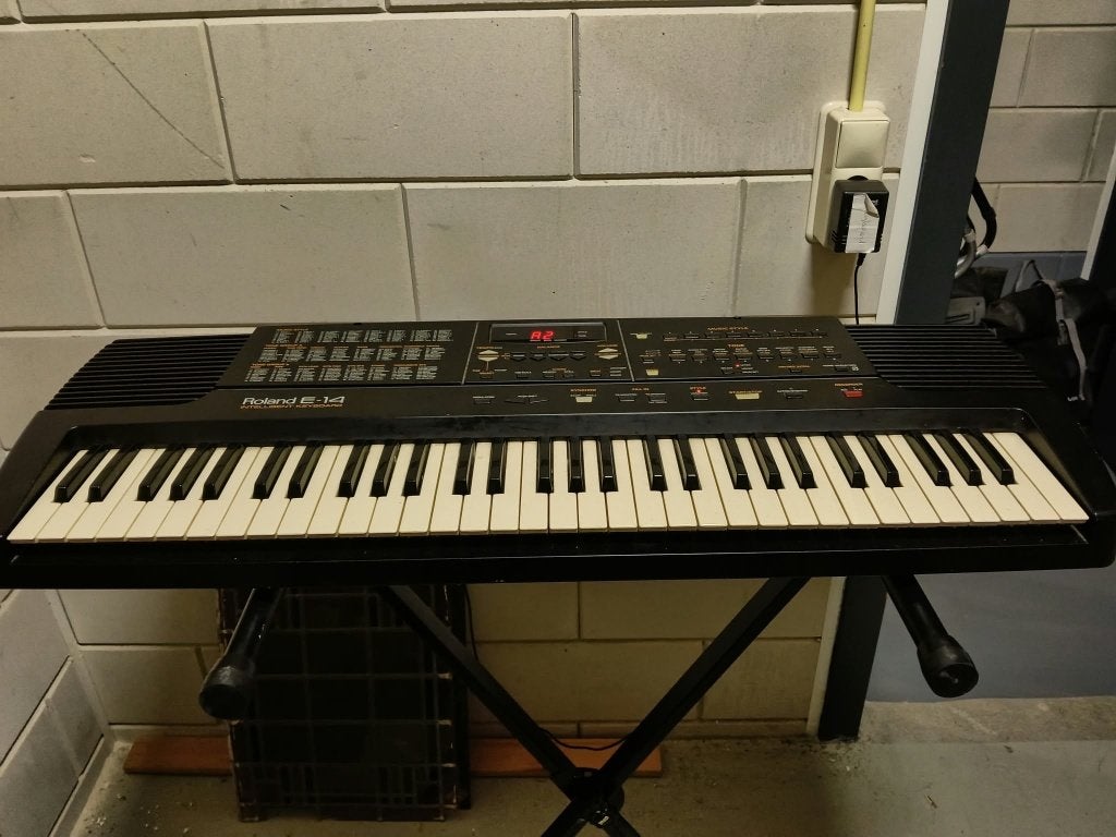 Roland E-14 Intelligent Keyboard met standaard, Muziek en Instrumenten, Ophalen, Roland, Aanslaggevoelig, 61 toetsen
