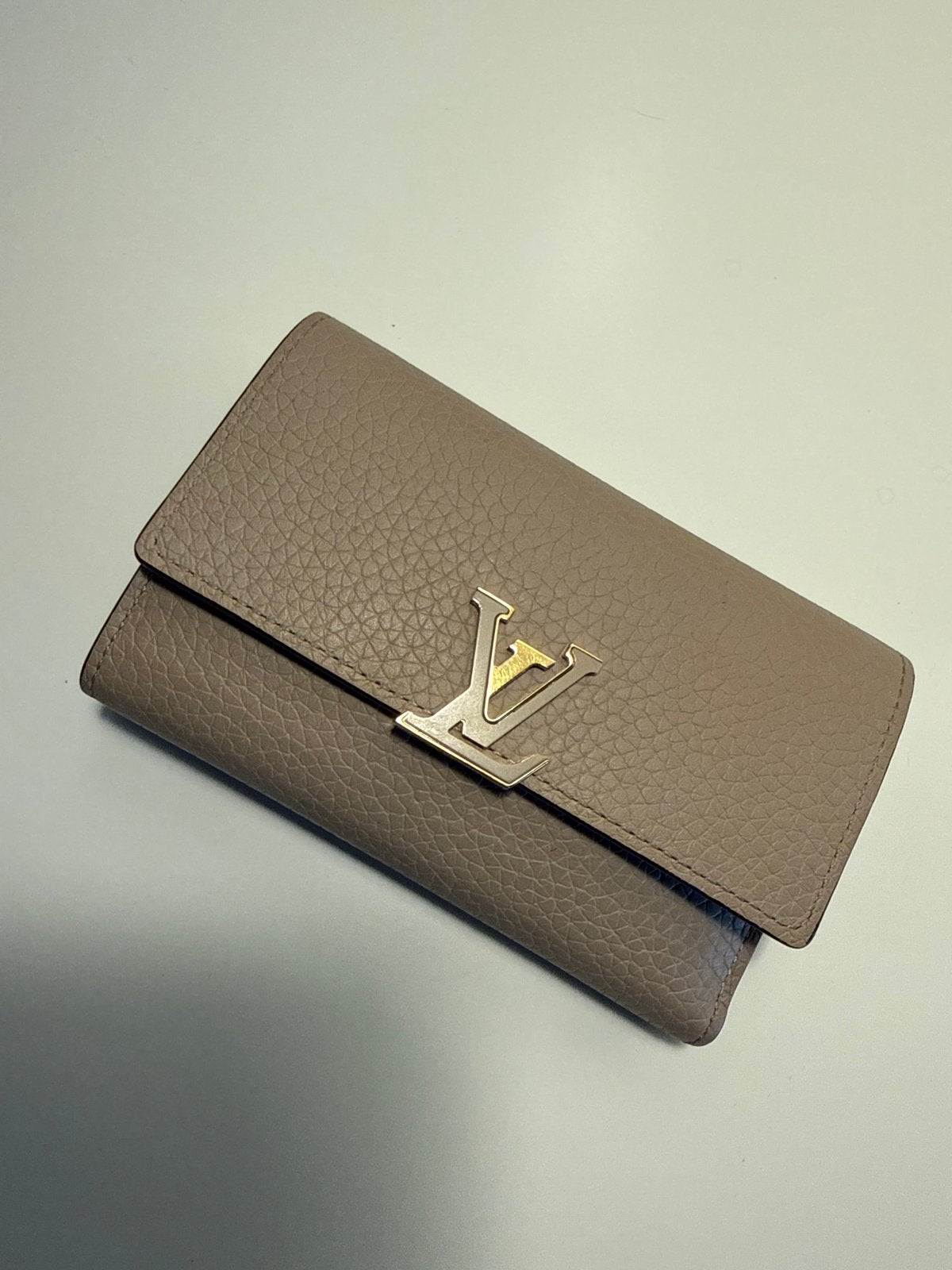 Louis Vuitton Capucines Compact Wallet Galet Taurillon, Overige merken, -, Louis vuitton, -