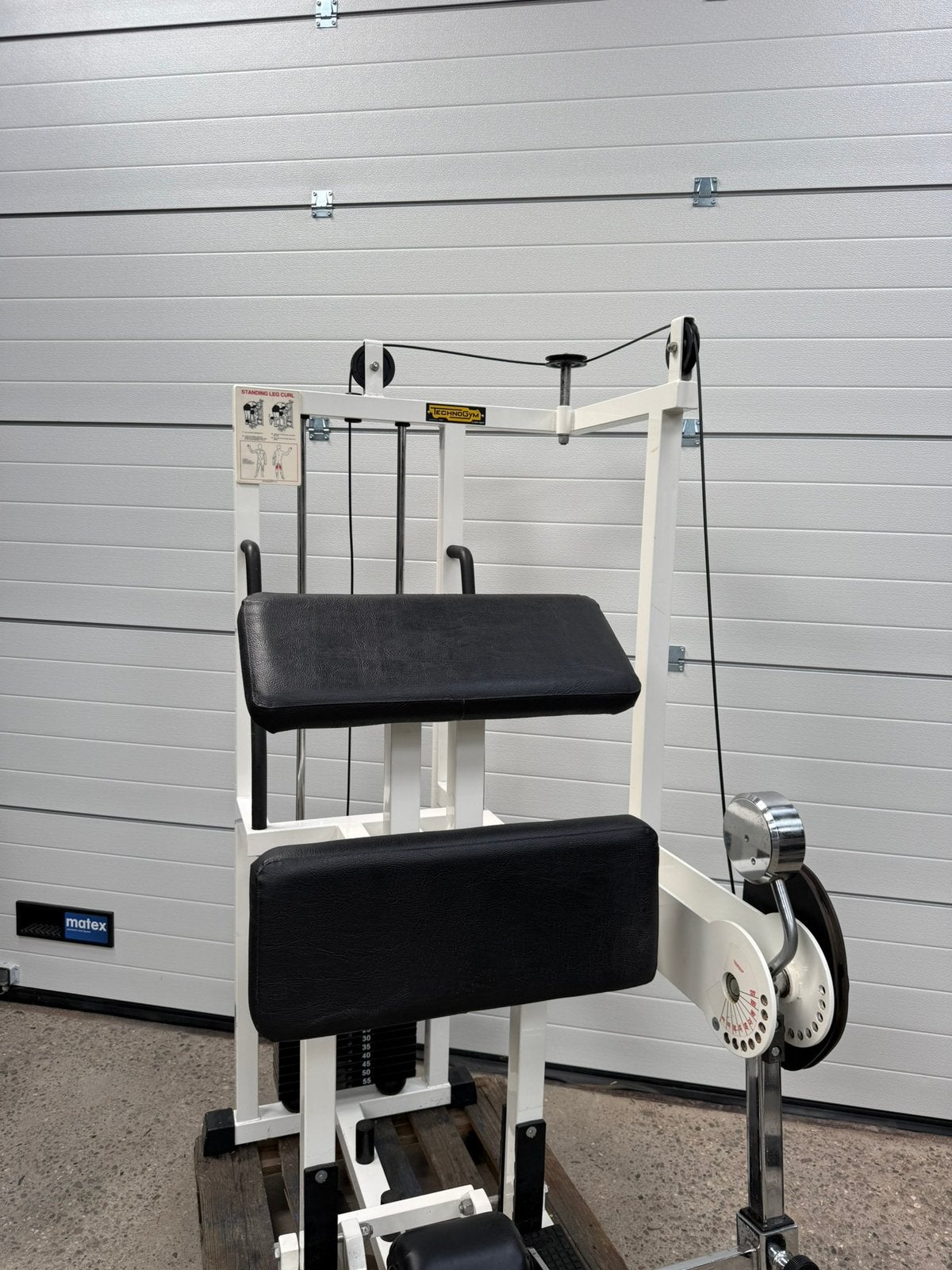 Technogym Standing leg curl/ beinbeuger stehend/ leg curl, Ophalen of Verzenden, Zo goed als nieuw, X, X