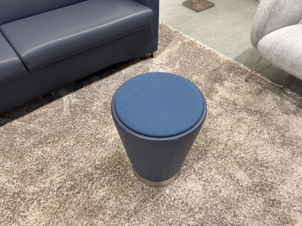 Als nieuw Leolux Barilo kruk Blauw leer Design poef, 45 tot 60 cm, Overige materialen, Minder dan 55 cm, Leolux