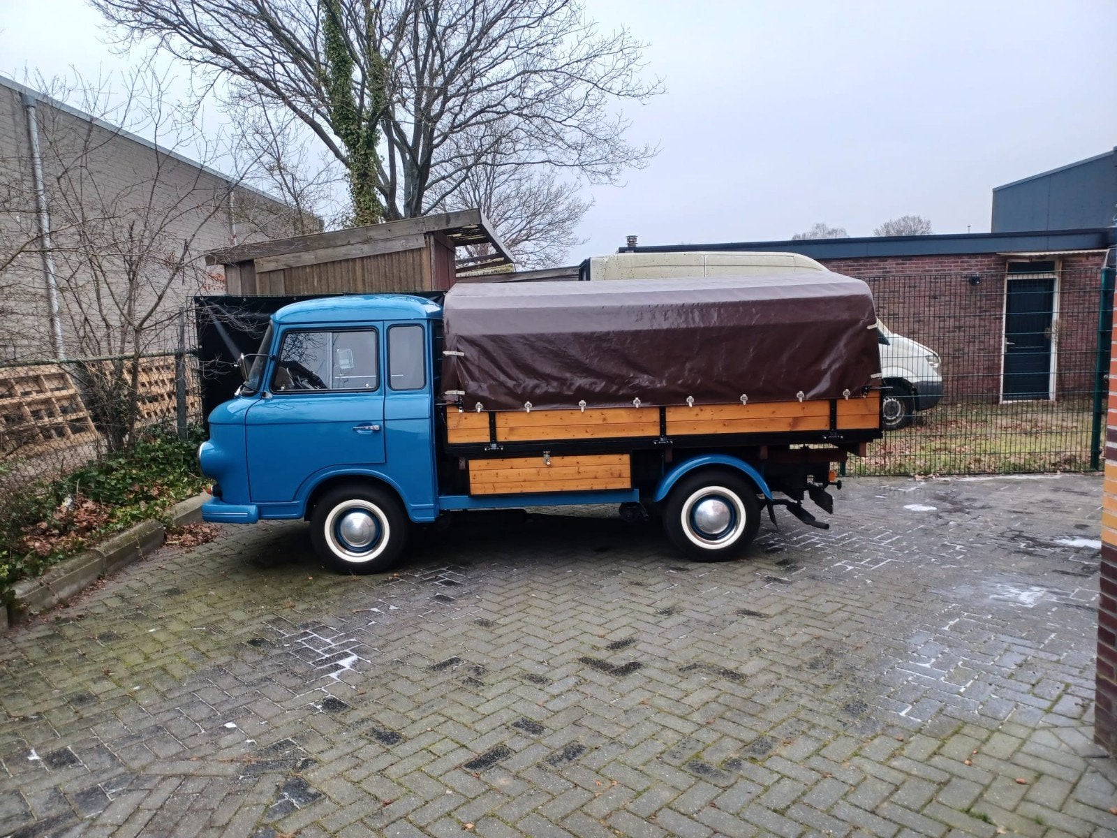 Barkas B 1000 Pritsche1981, blauw met trekhaak, Voorwielaandrijving, Zwart, Overige carrosserieën, 700 kg