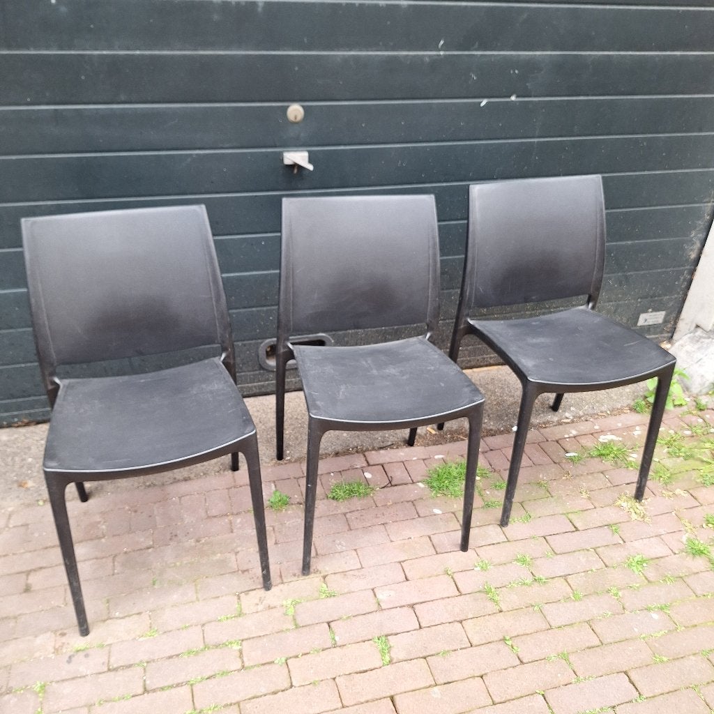 3 Kunststof Maya Stoelen / Tuinstoelen van Siesta, Ophalen, Kunststof, Gebruikt, Zwart
