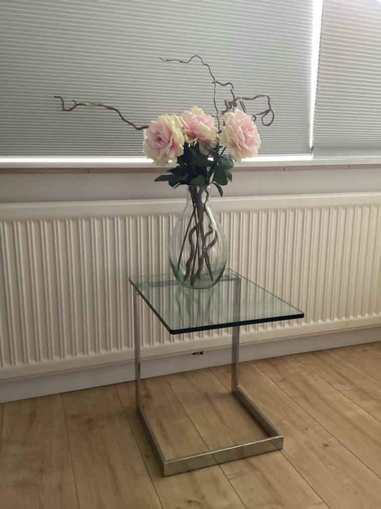 Glazen bijzettafel met metalen onderstel, Minder dan 55 cm, Vierkant, Ophalen, 45 tot 60 cm