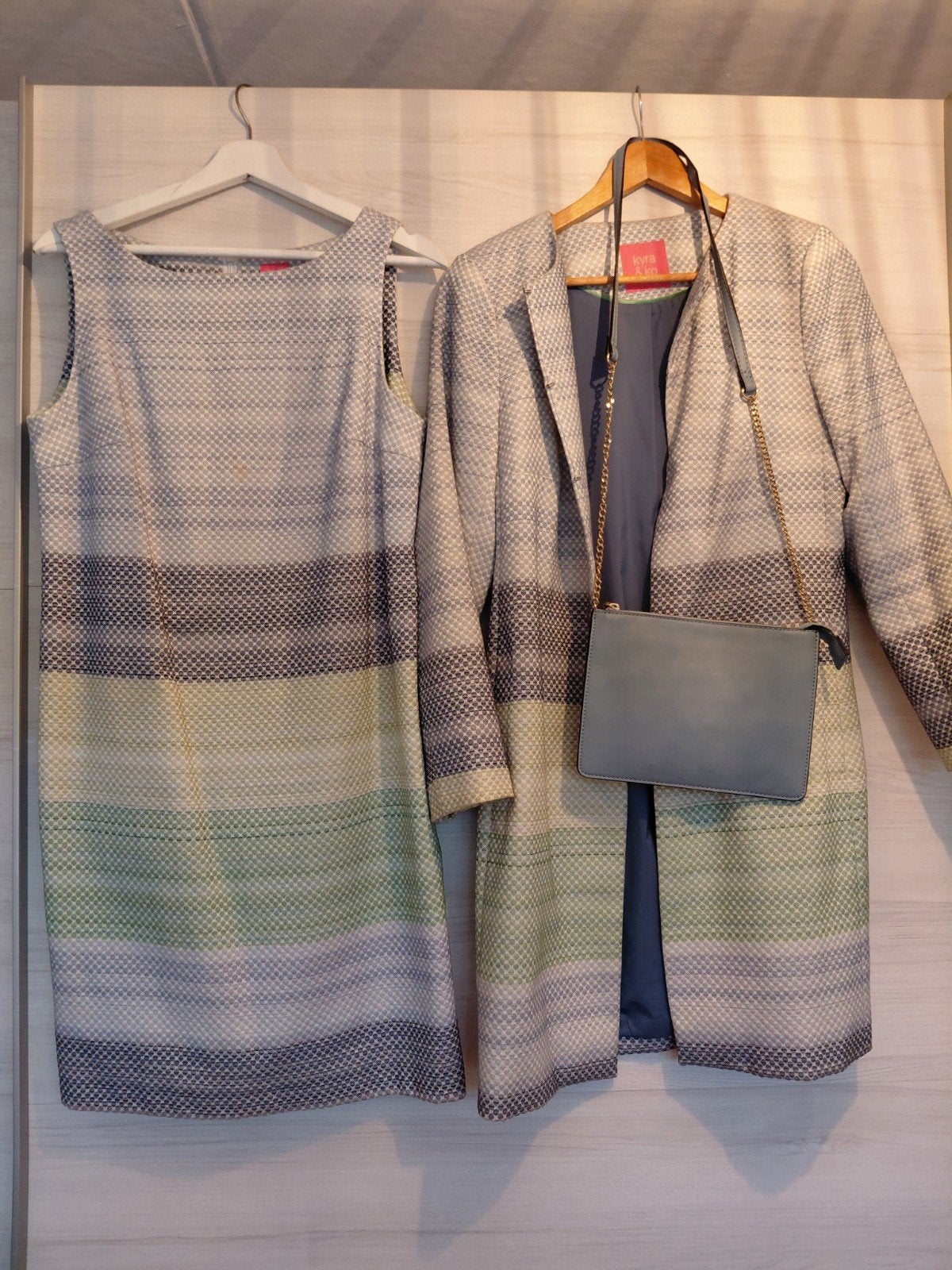 komplete set,jurk,jas,tas en schoenen/KYRA&CO, Kleding | Dames, Maat 38/40 (M), Overige typen, Ophalen of Verzenden, Zo goed als nieuw