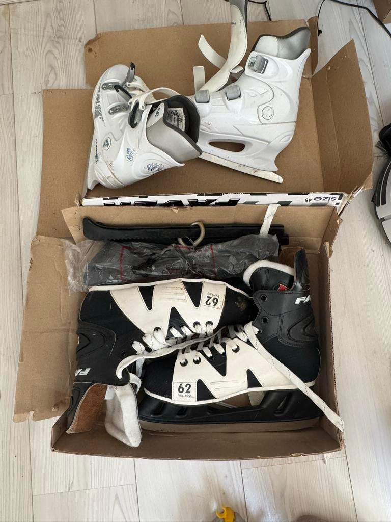 Damesschaatsen maat 37 en herenschaatsen maat 45, Sport en Fitness, Schaatsen, Ophalen, Gebruikt, IJshockeyschaatsen, Nijdam