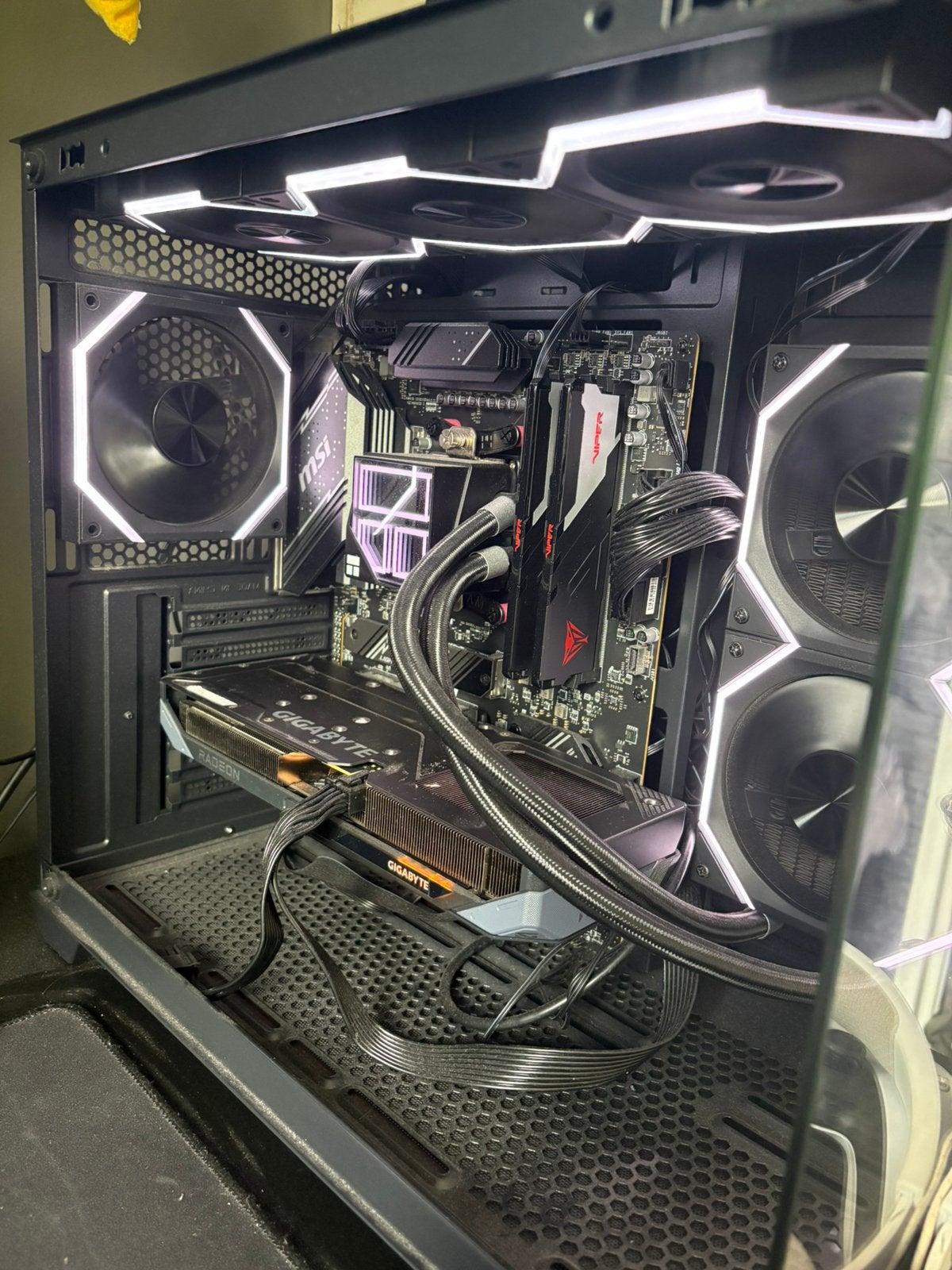 Gaming PC | R5 9600x | RX 9060XT | 32 GB RAM, Computers en Software, Ophalen, Zo goed als nieuw, Gaming, SSD