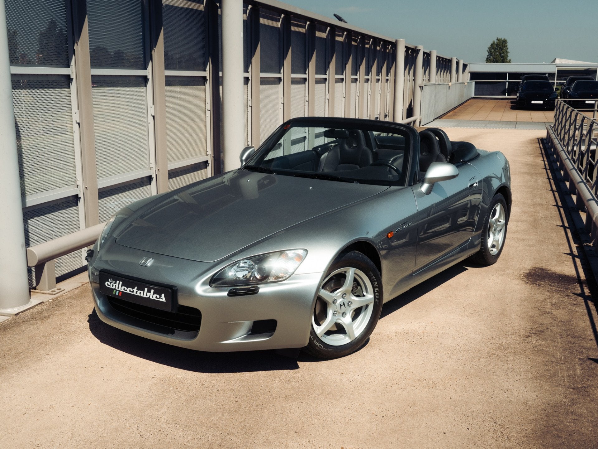Honda S2000 2.0i slechts 8.400km in nieuwstaat (bj 2001), Auto's, Zwart, Cabriolet, Bedrijf, Handgeschakeld