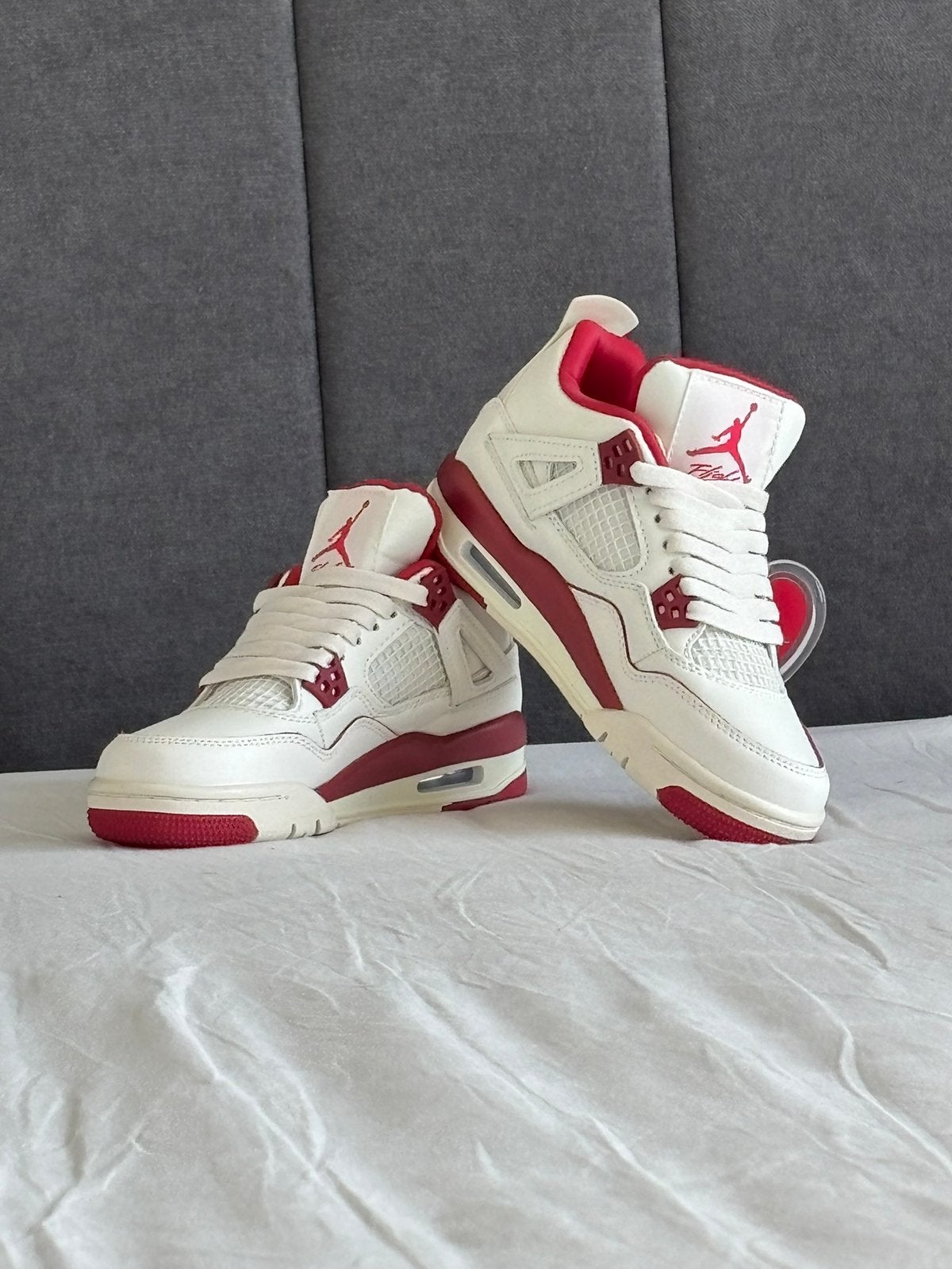 Air jordan 4 retro valentine’s day: maat 37,5, Kleding | Dames, Schoenen, Verzenden, Wit, Nieuw, Sneakers of Gympen