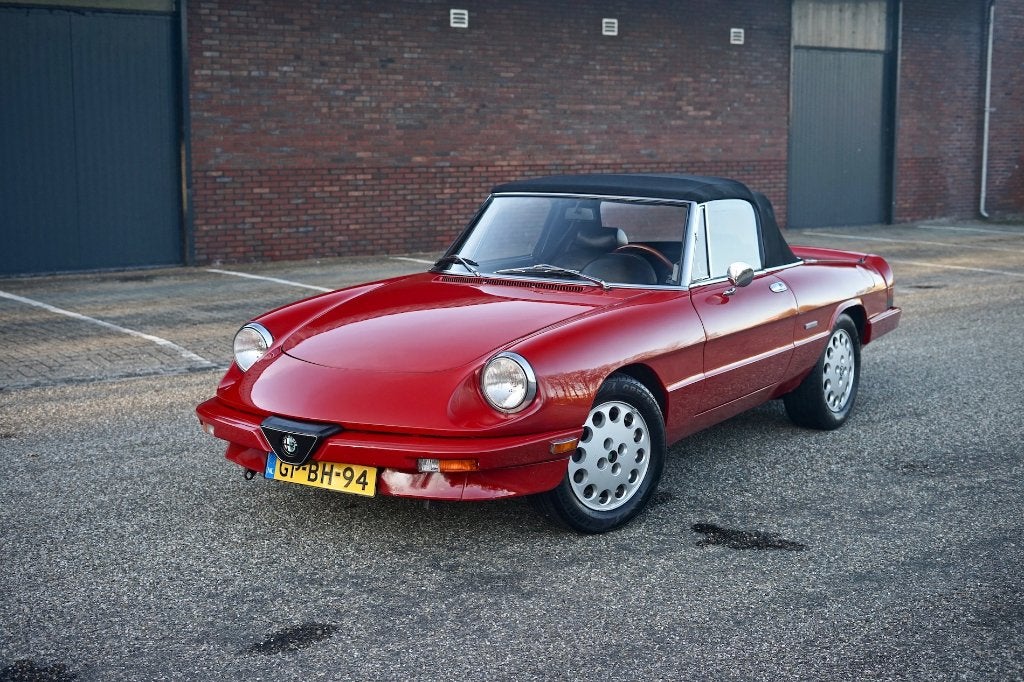 Alfa Romeo Spider 2.0 1987 | APK 03/2027, nette kap en lak, Auto's, Achterwielaandrijving, Zwart, Cabriolet, 400 kg