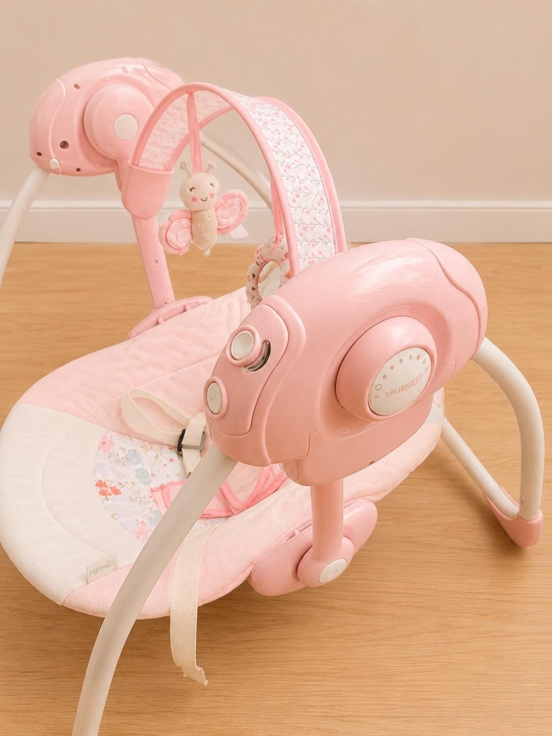 Roze babyschommel met automatische schommelfunctie en muziek, Kinderen en Baby's, Ophalen, Gebruikt