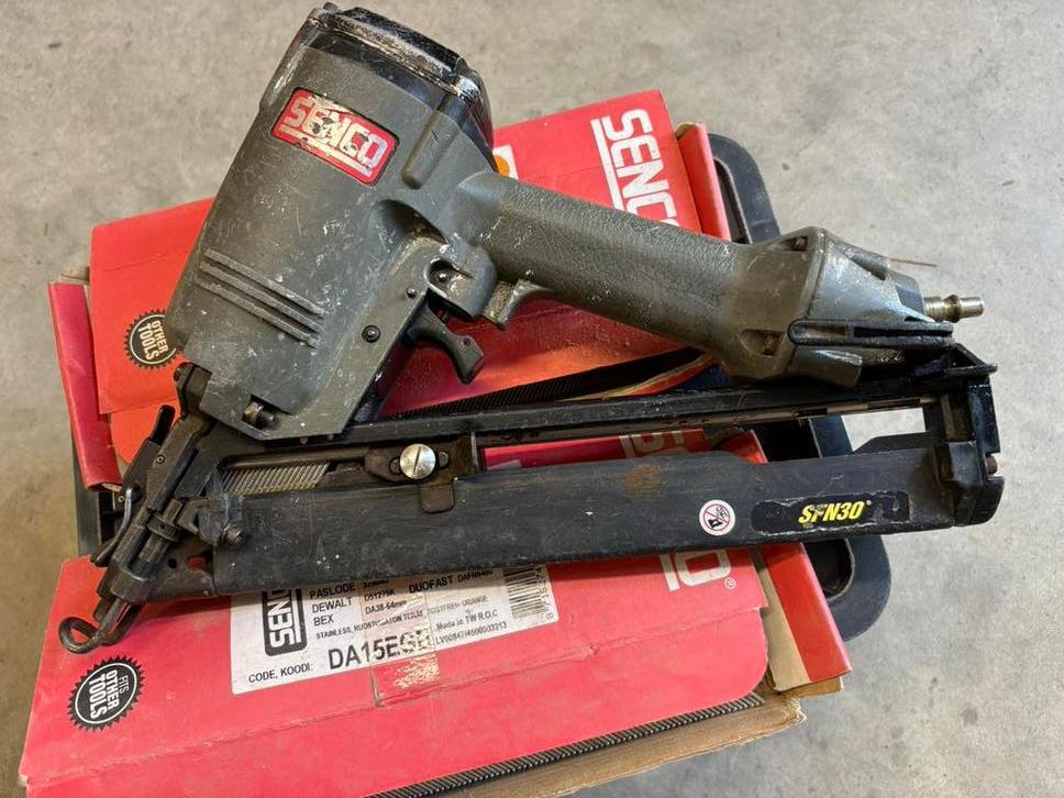Senco Lucht spijkertacker   Met 2 doos afwerkspijkers, Ophalen, Gebruikt, Senco, X