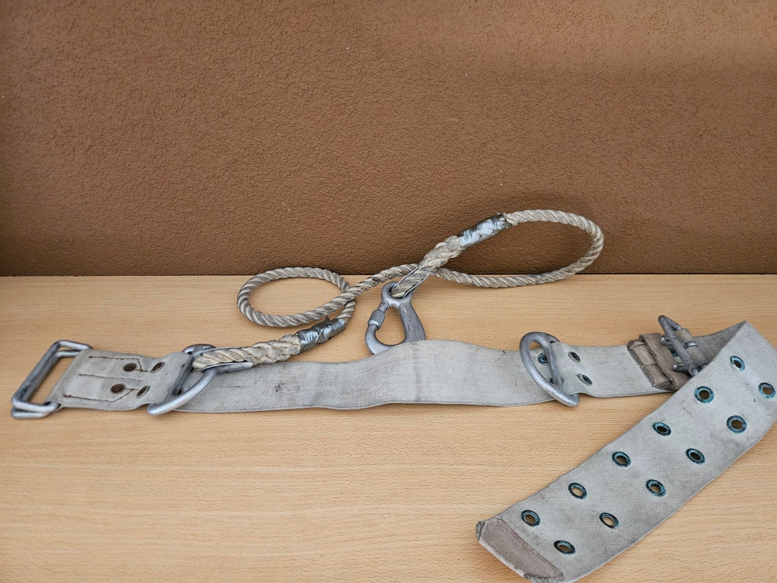 Vintage Militair Touw en Riem met Karabijnhaak, Ophalen of Verzenden, Landmacht, Nederland