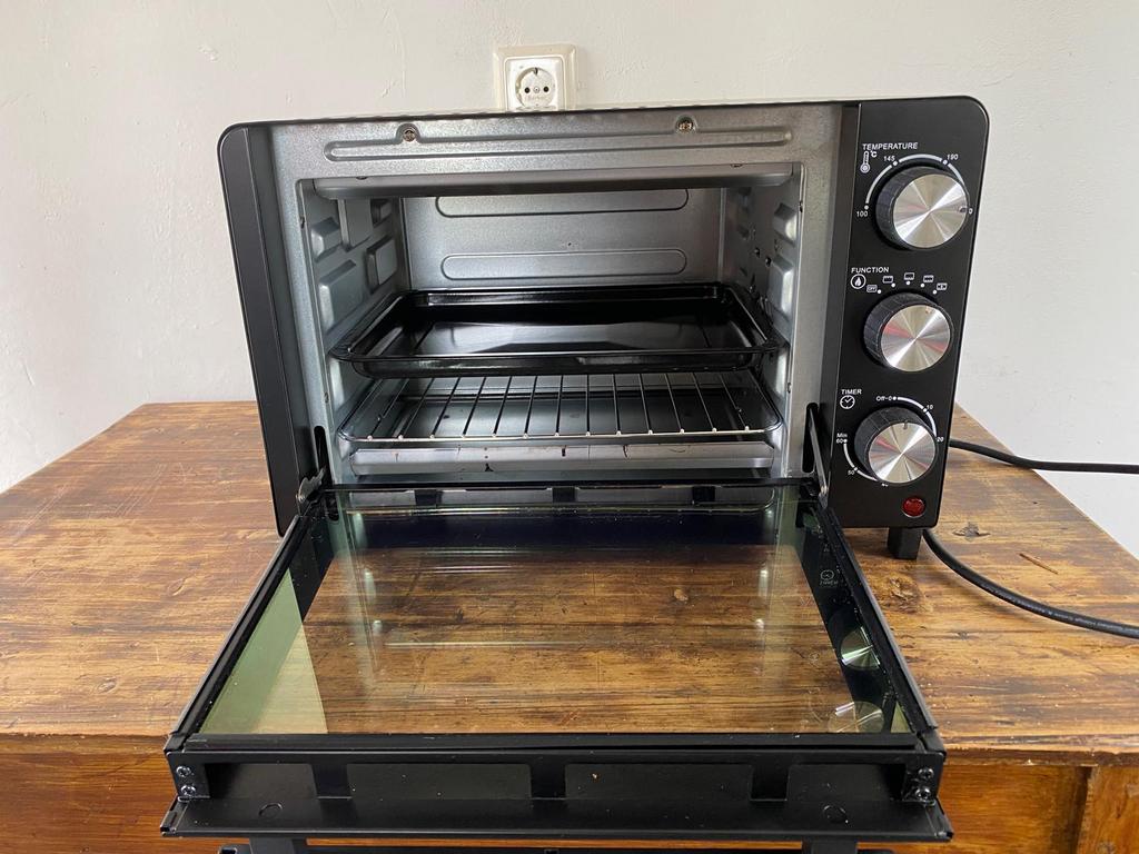 Een grote Camping oven, Ophalen, Zo goed als nieuw