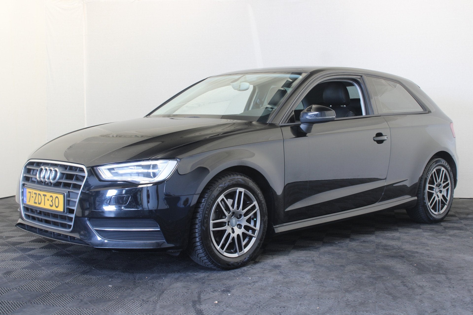 Audi A3 1.6 TDI ultra Attraction Pro Line plus (bj 2014), Auto's, Voorwielaandrijving, Euro 5, Gebruikt, Zwart