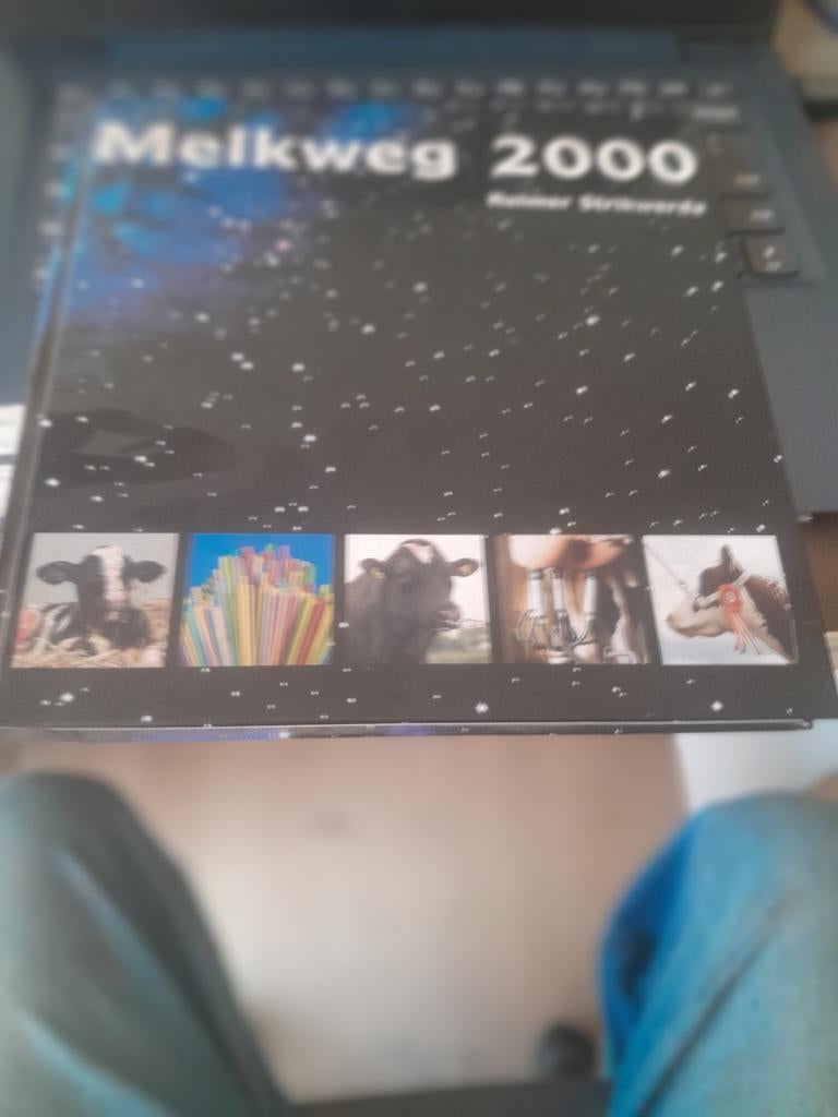 R. Strikwerda - Revolutie in het dierenrijk, Boeken, Ophalen of Verzenden, Zo goed als nieuw, R. Strikwerda