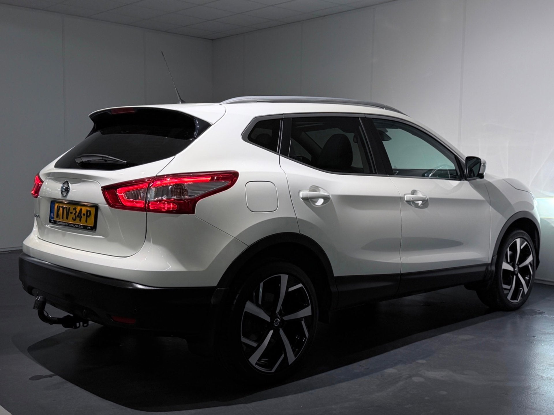 Nissan Qashqai 1.2 Tekna /Clima/Cruise/PANO/LED/Leer/NAVI/Ke, Voorwielaandrijving, Gebruikt, Euro 6, 4 cilinders