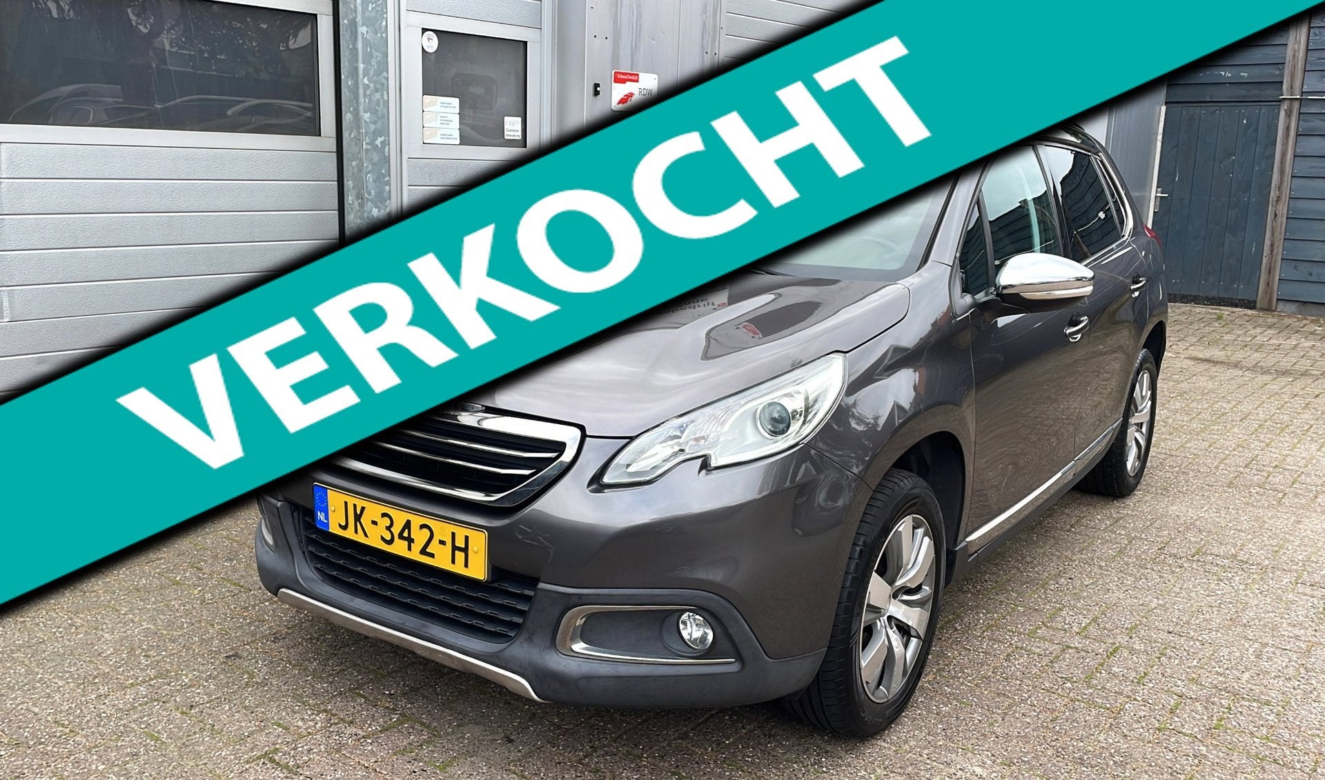 Peugeot 2008 1.2 PureTech Allure-Navi-Leder-Panoram-Trekhaak, Auto's, Voorwielaandrijving, Dealer onderhouden, Gebruikt, 1270 kg