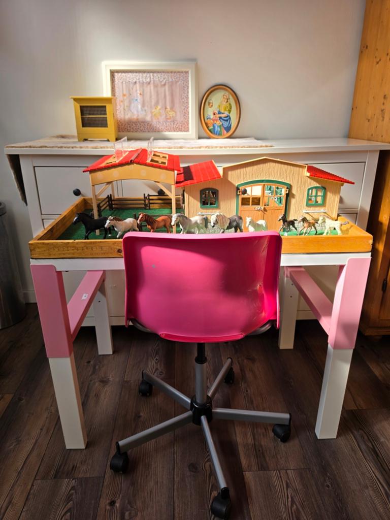 Schleich Manege met Paarden op een Ikea Bureau, Kinderen en Baby's, Speelgoed | Overig, Jongen of Meisje, Ophalen