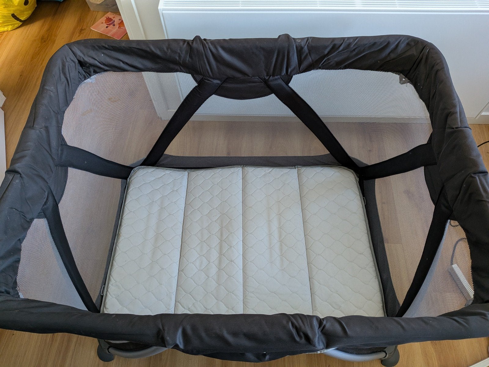 Nuna Sena reisbedje met extra matras en verhogers, Kinderen en Baby's, Babywiegjes en Ledikanten, Ophalen, Gebruikt, Reisbedje