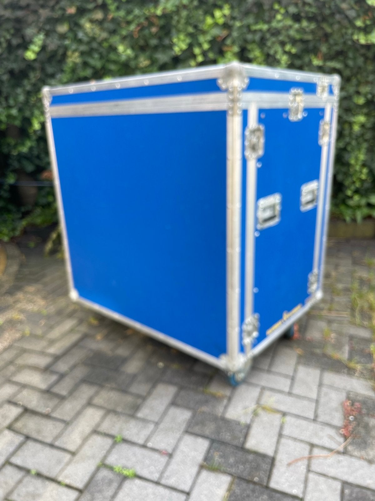 Op maat gemaakte flightcase voor beeldscherm en 19" apparatu