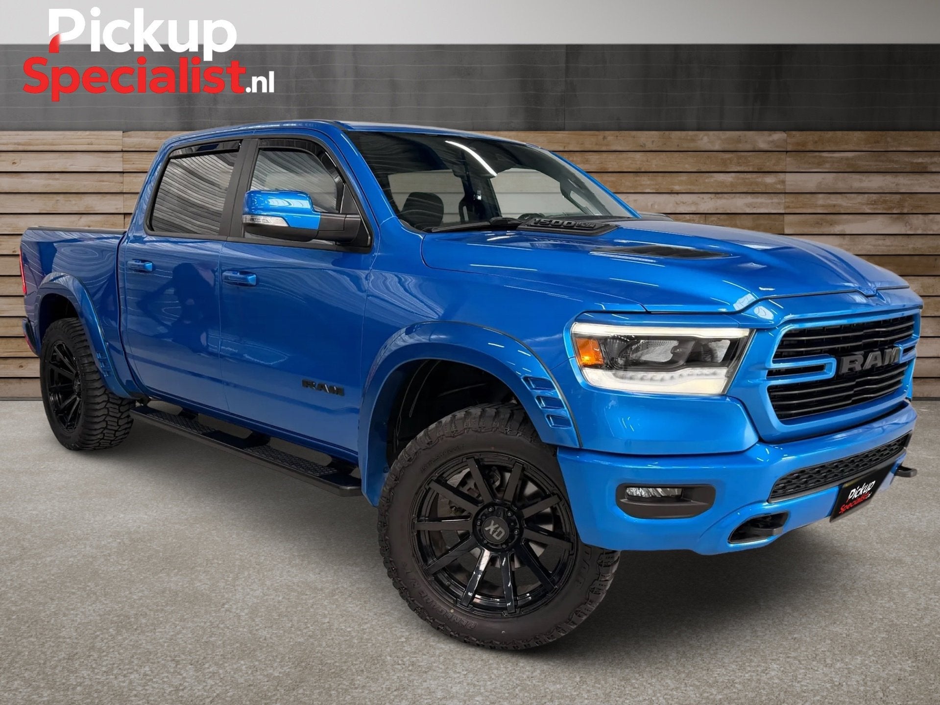Dodge Ram 1500 5.7 V8 4x4 Crew Cab Big Horn , VERHOOGD , WID, Automaat, 450 kg, 5654 cc, Blauw