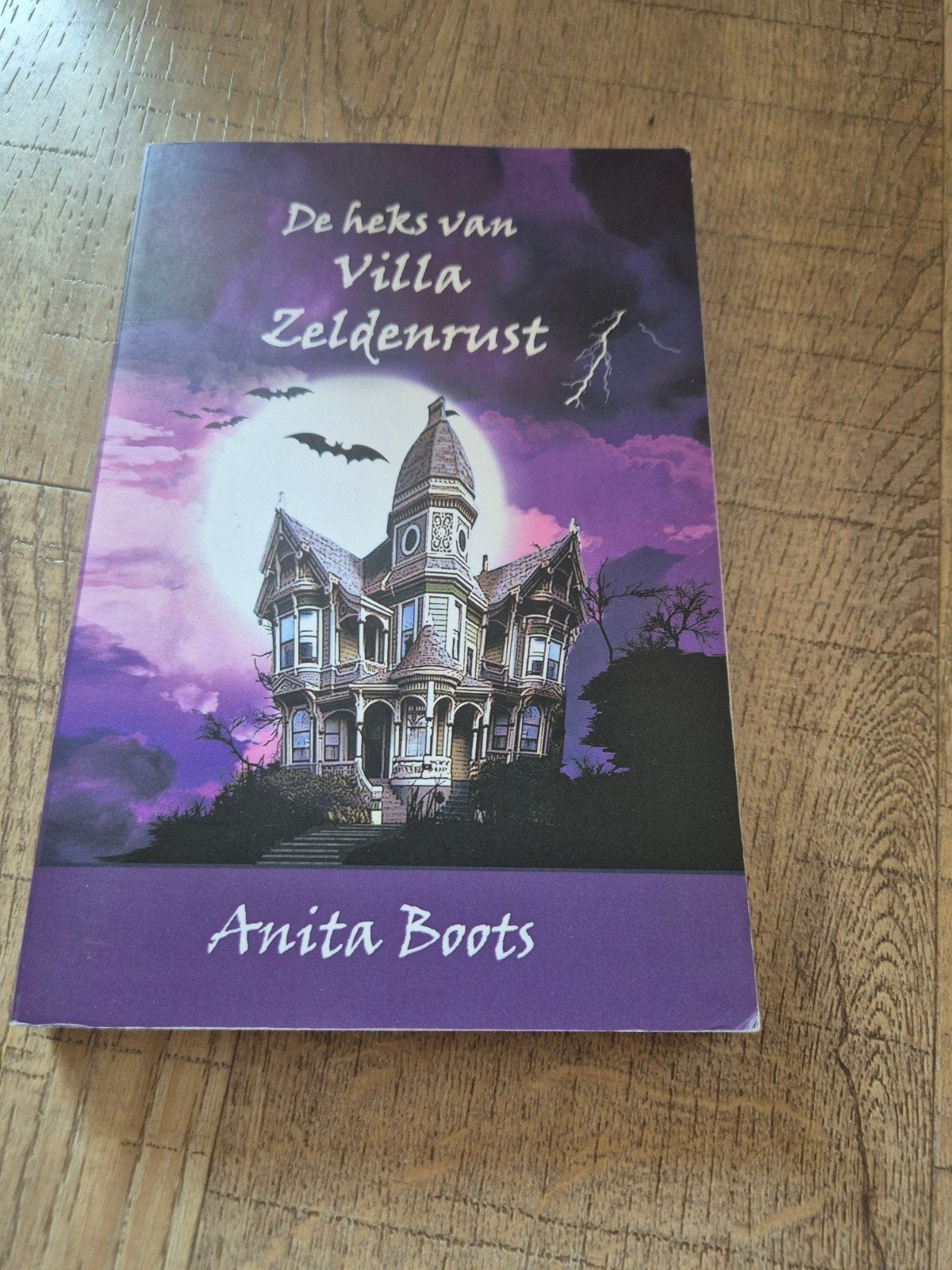 De heksen van villa zeldenrust boek, Ophalen of Verzenden, Zo goed als nieuw, Anita Boots