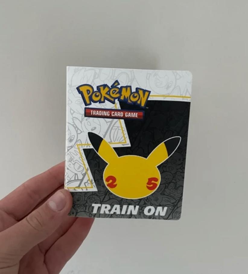 Pokémon mapje, Ophalen of Verzenden, Zo goed als nieuw, Sleeves of Kaarthoesjes